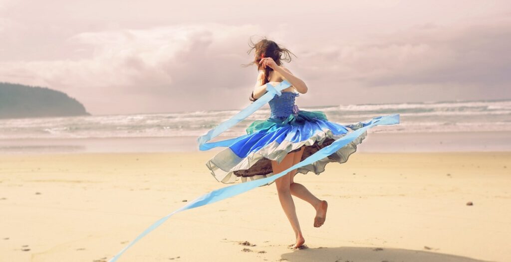 リボンで踊る女性
